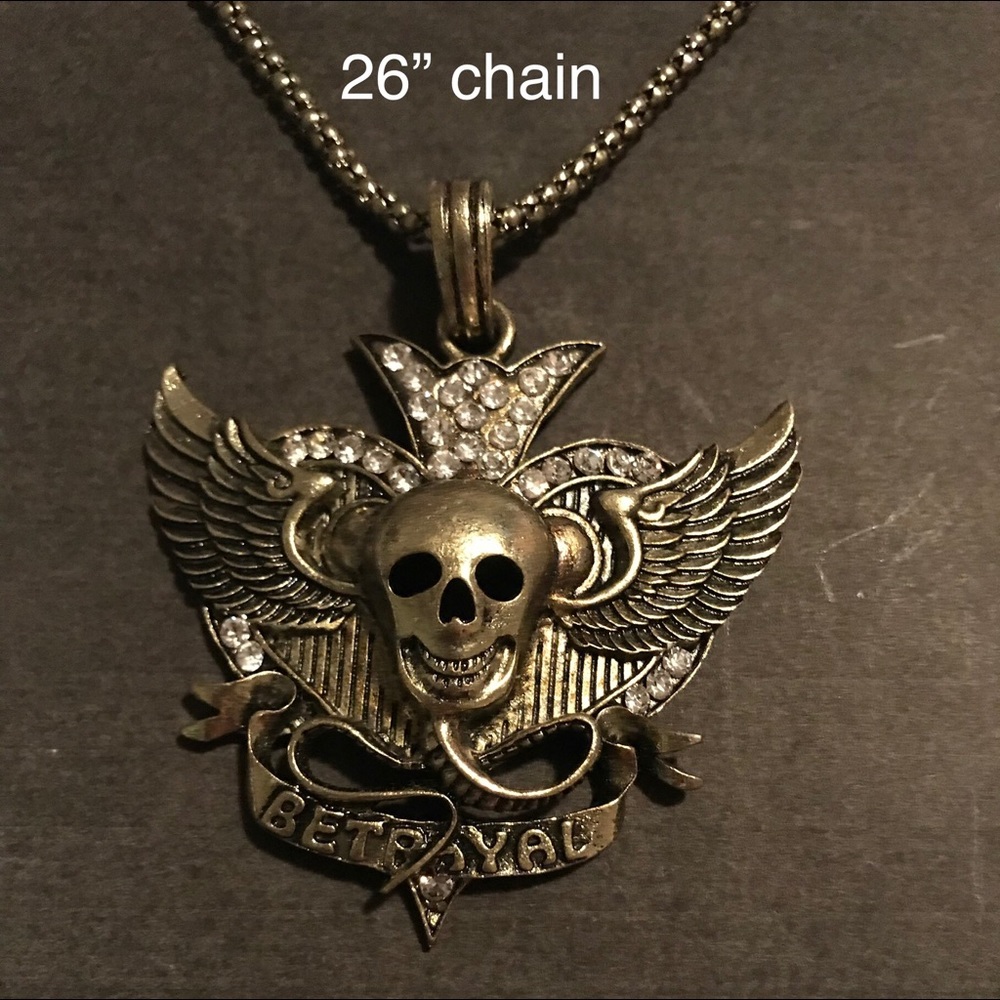 Metal skull necklace